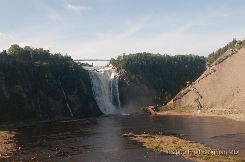 20090828_163504 D300.jpg - The drop at Montmorency Falls is 275 feet,  100 feet higher than Niagara